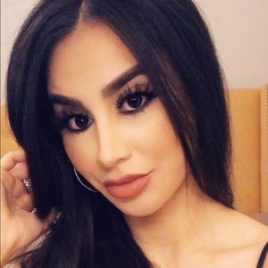 Meet your Posher, Nargis